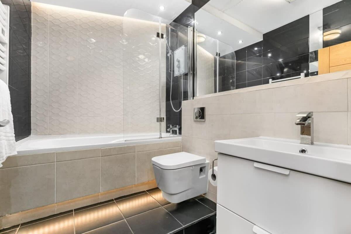 Apartment Spacious 1 Bedroom In Woking