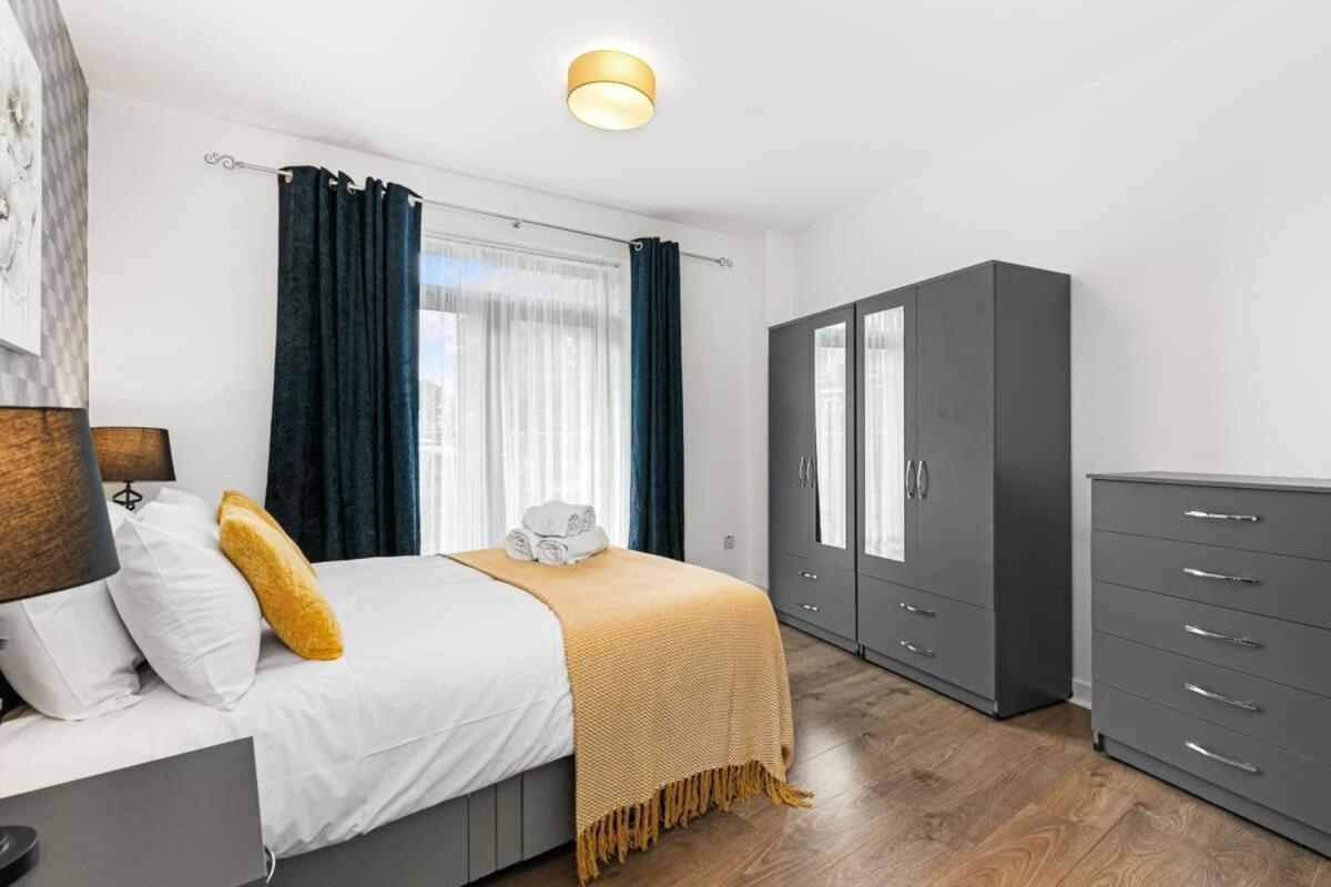 Spacious 1 Bedroom In *