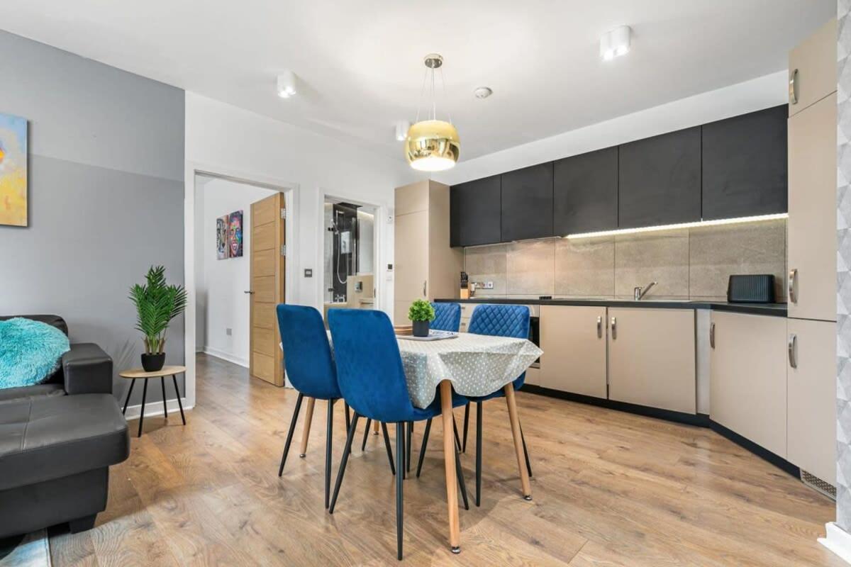 Spacious 1 Bedroom In * Woking