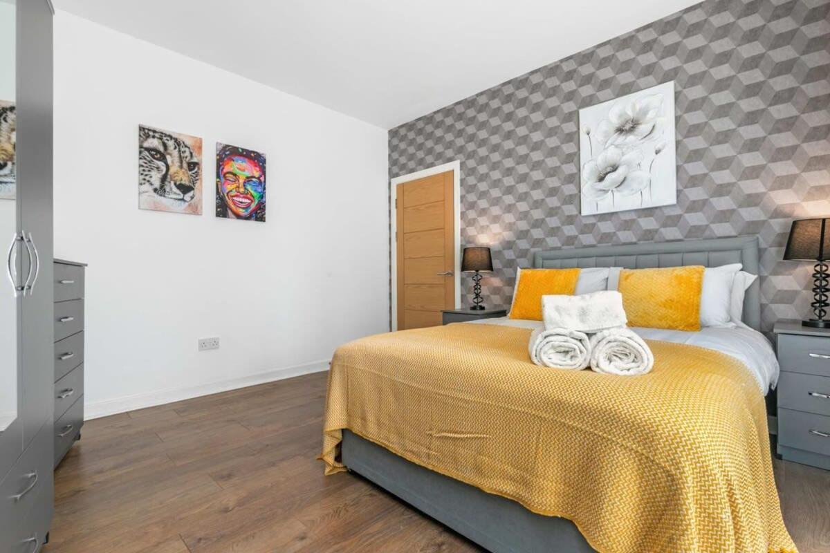 Apartment Spacious 1 Bedroom In *